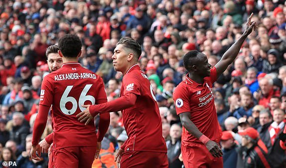Hạ Burnley, Liverpool duy trì khoảng cách 1 điểm với Man City