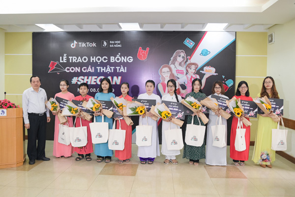 TikTok trao học bổng cho nữ sinh Đà Nẵng