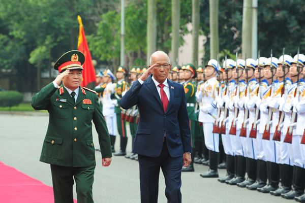 Lễ đón Bộ trưởng Quốc phòng Philippines thăm chính thức Việt Nam