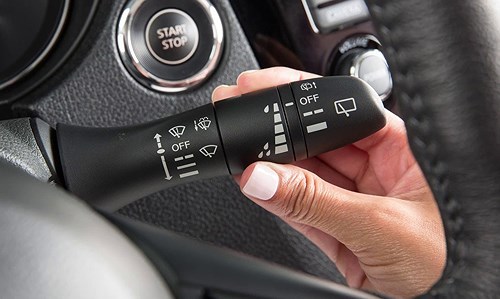 6 chức năng trên ô tô khiến tài mới 'toát mồ hôi'