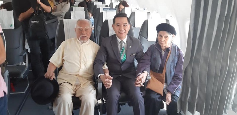 Cụ ông 91 tuổi 'chơi lớn', rút tiết kiệm đưa vợ con du lịch Nha Trang