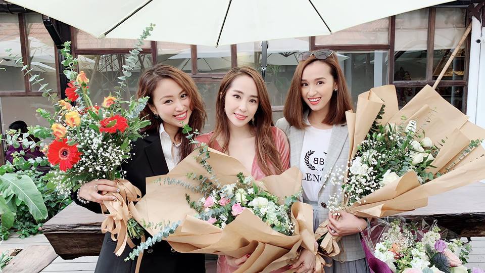 Đây mới là nhóm bạn thân dính nhau như sam trong showbiz Việt