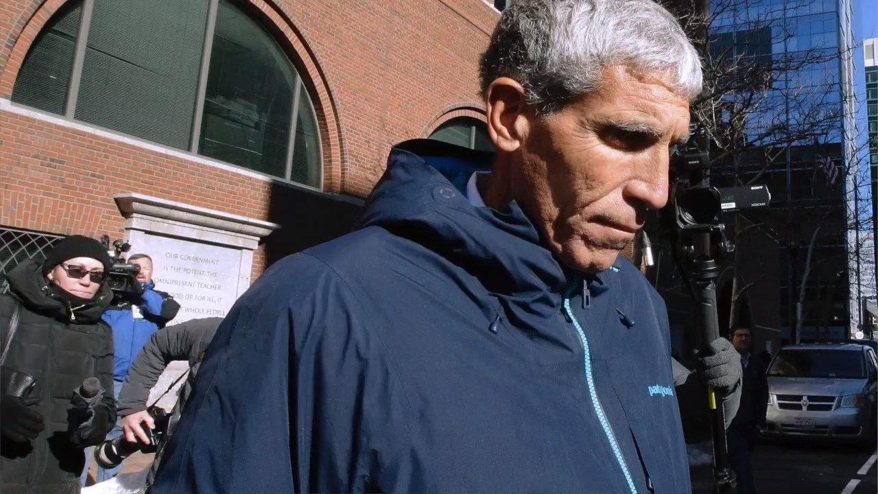 50 CEO và ngôi sao đối diện 65 năm tù vì 