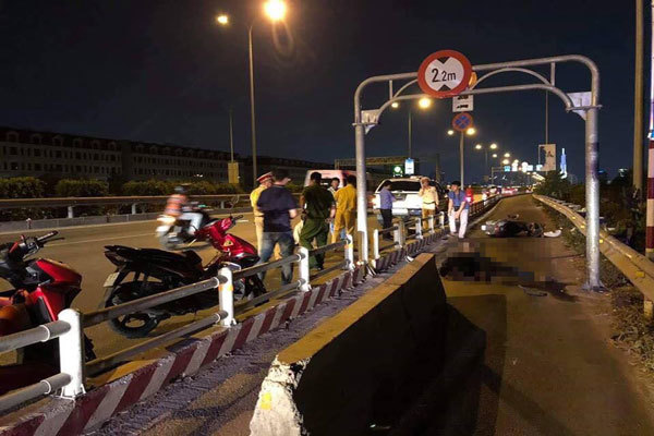 Thanh niên chết thảm vì dải bê tông chình ình giữa cao tốc