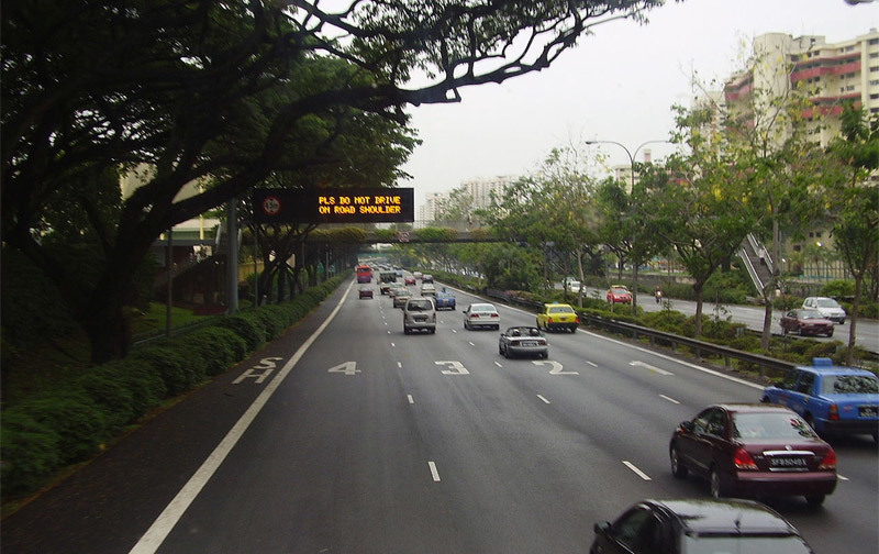 Vì sao rất ít người dân Singapore dùng xe cá nhân?