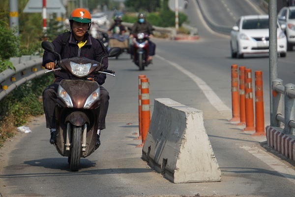 Thanh niên chết giữa đường: Lắp dải bê tông để 'bảo vệ' người đi xe máy