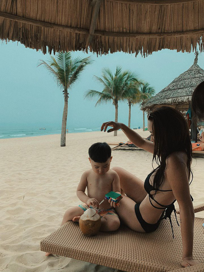 DJ Tít diện bikini khoe thân hình gợi cảm sau hôn nhân đổ vỡ