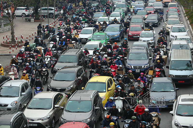 Người Việt lười biếng nên mới phản đối cấm xe máy