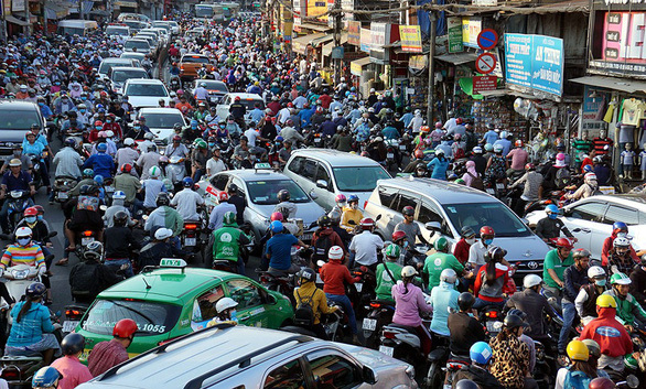 Cấm xe máy ở Hà Nội: Bắt con voi chui vừa lỗ kim!