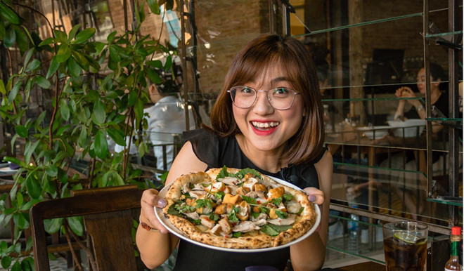 Lần đầu ăn thử món pizza bún đậu mắm tôm độc, lạ ở TP.HCM