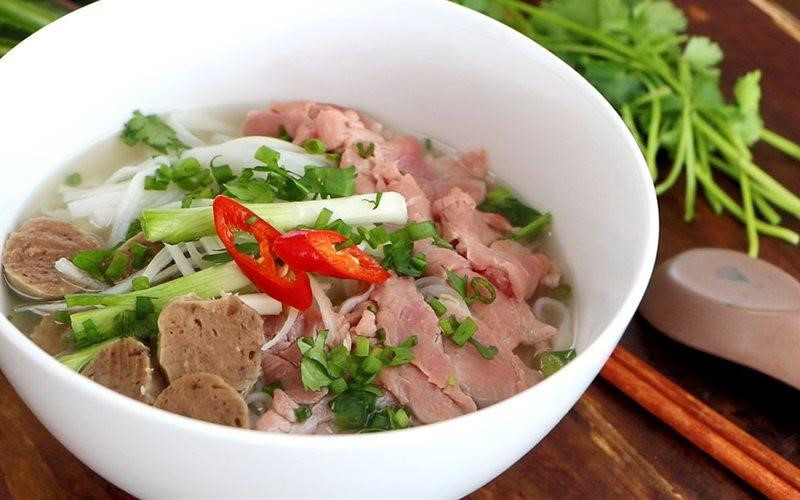 Bún bò Huế, phở bò và 10 món ăn Việt nổi tiếng trên thế giới