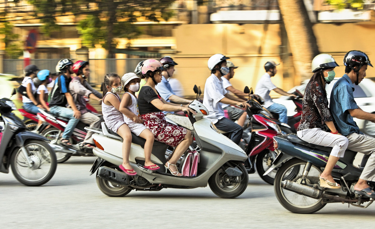 Xe máy không lắp gương chiếu hậu bị phạt bao nhiêu? - VietNamNet