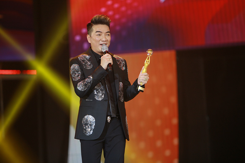 Mr Đàm, Trường Giang nhận giải thưởng thành tựu tại Pops Awards