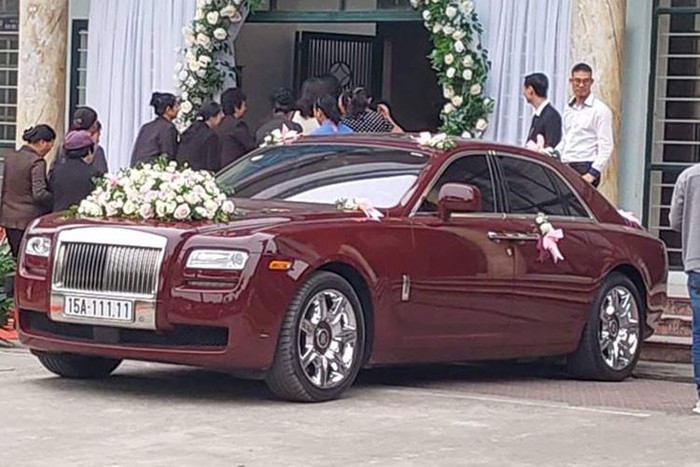 Rolls-Royce Ghost biển ngũ quý 1 làm xe rước dâu tại Hà Nội