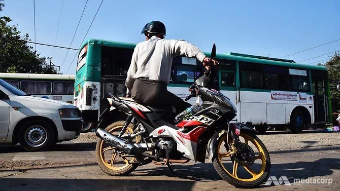 Vỡ trận vì ôtô rẻ ngập phố, sao Myanmar vẫn cấm xe máy?