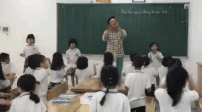 Thầy giáo tiểu học nhảy múa dẻo như cô giáo làm sục sôi lớp học
