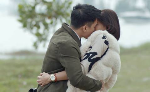 'Chạy trốn thanh xuân' gây sốt với nụ hôn triệu view của An và Phi