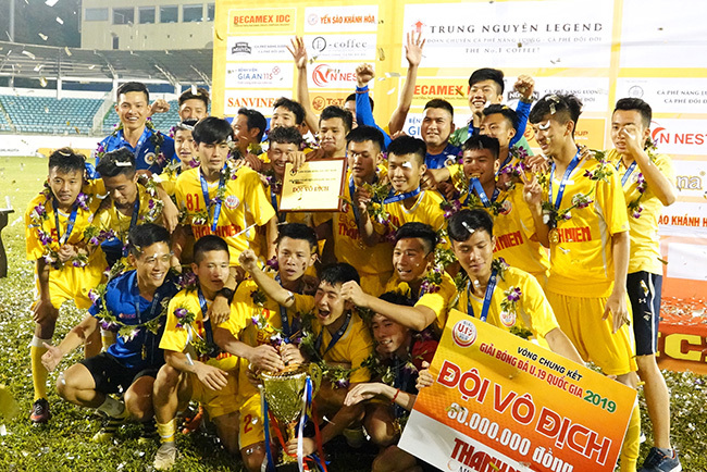 Hạ đàn em Công Phượng, U19 Hà Nội lên ngôi vô địch