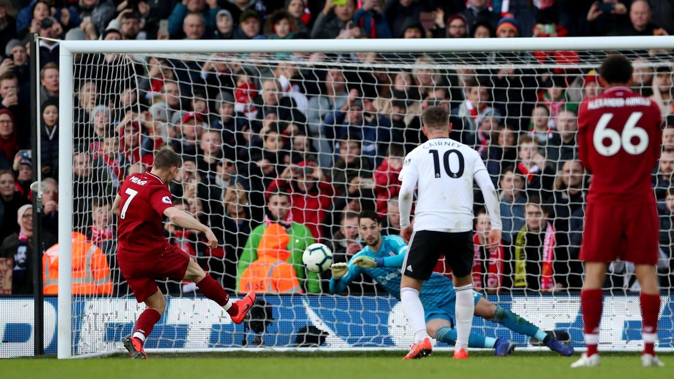 Thắng hú vía, Liverpool leo lên ngôi đầu bảng