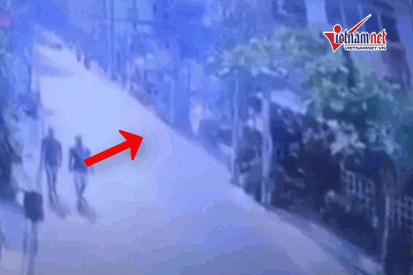 Người đàn ông đá văng tên cướp chạy xe máy gây bão mạng