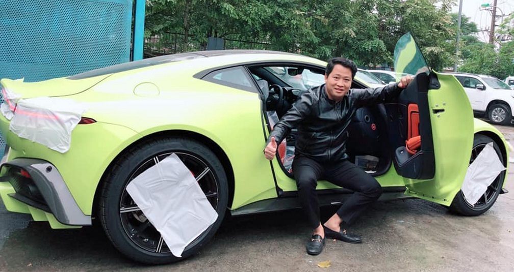 Những đại gia tậu siêu xe Aston Martin chính hãng đầu tiên tại Việt Nam