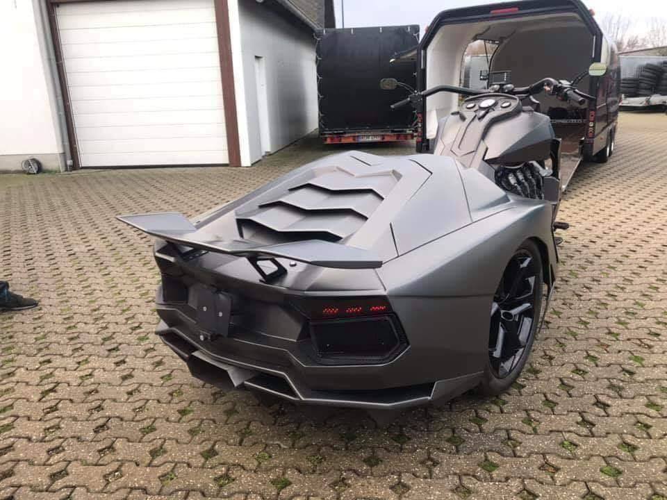Siêu xe đầu mô tô, đuôi Lamborghini Aventador khiến dân chơi sửng sốt