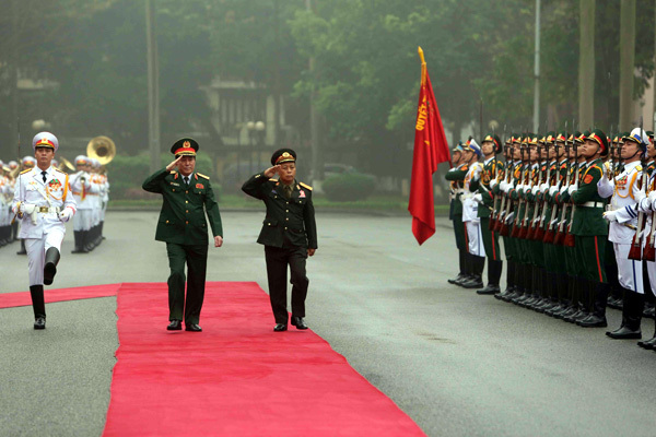 Đại tướng Lương Cường đón Chủ nhiệm Tổng cục Chính trị QĐND Lào