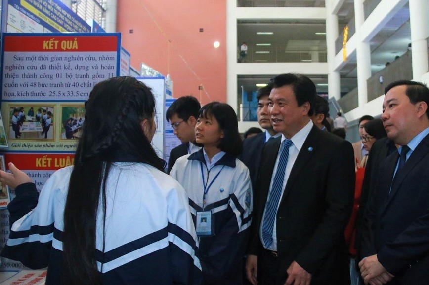Nhận phản ánh thi khoa học kỹ thuật 
