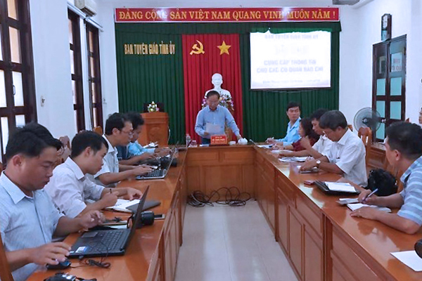 Bình Thuận thông tin về vụ cô giáo vào nhà nghỉ với nam sinh