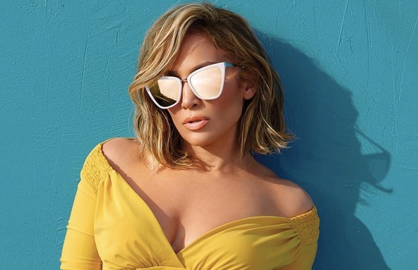 Jennifer Lopez được vinh danh là biểu tượng Pop của năm