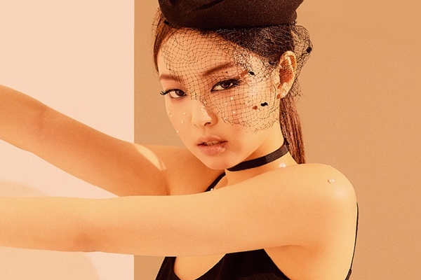 Jennie (BLACKPINK) bị mỉa mai vì biệt danh 'cây Chanel sống'