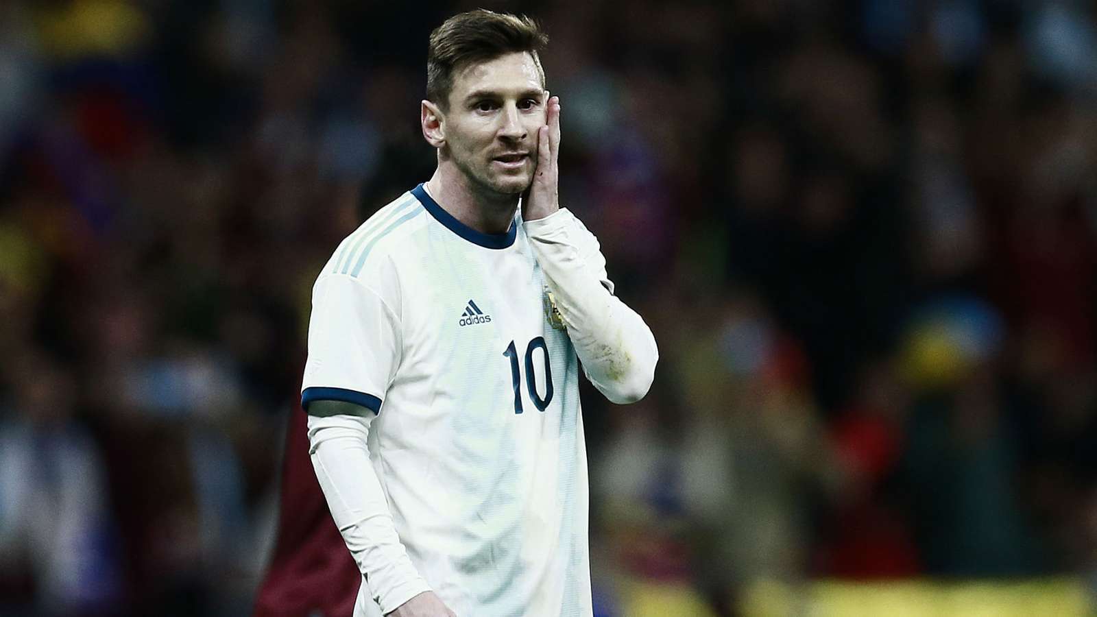 Argentina thua bẽ bàng trong ngày Messi tái xuất