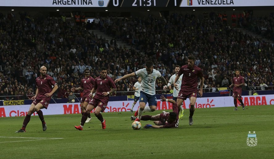 Argentina thua bẽ bàng trong ngày Messi tái xuất