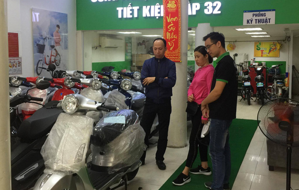 Cấm xe máy điện ở Hà Nội, dân buôn méo mặt
