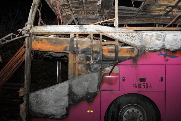 Cháy xe ngùn ngụt ở TQ, hàng chục người thiệt mạng