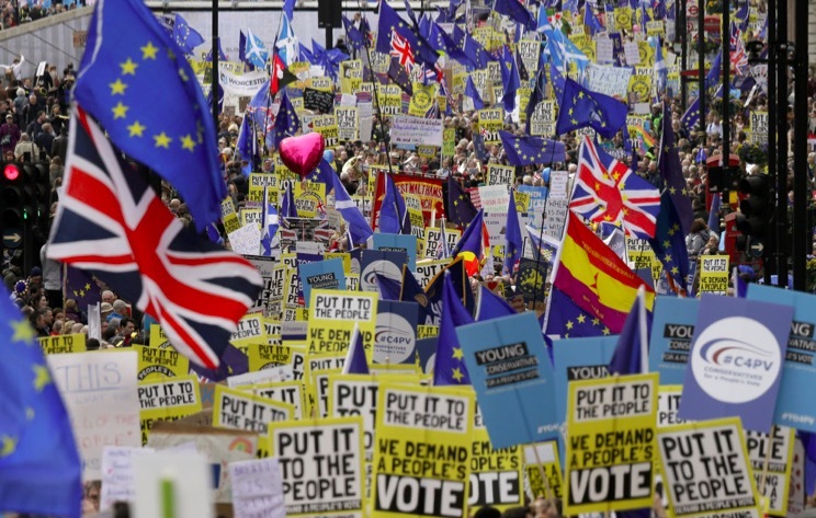 Người biểu tình chống Brexit tràn ngập London, đòi bỏ phiếu lại