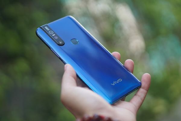 Vivo V15 giá 7,99 triệu, camera trước 32MP đầu tiên tại Việt Nam