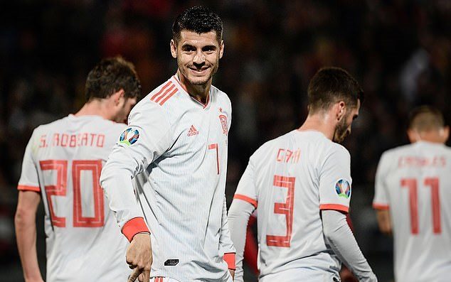 Morata lập cú đúp, Tây Ban Nha vững ngôi đầu