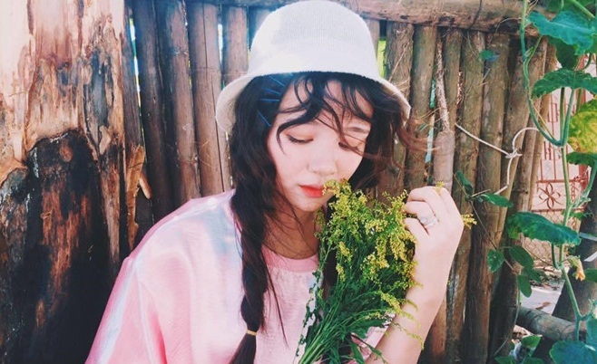 Nhan sắc nữ điều dưỡng lên báo Hàn khiến bao người mê đắm