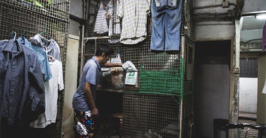 Trải nghiệm cuộc sống trong 'căn hộ quan tài' ở Hong Kong