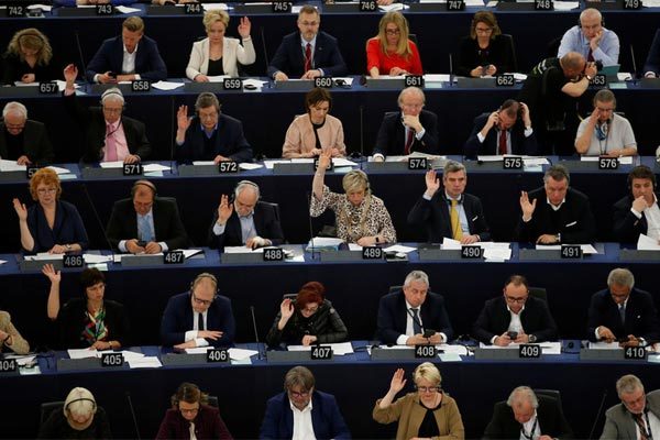 Hy hữu, 13 nghị sĩ bấm nhầm tại cuộc bỏ phiếu quan trọng của châu Âu