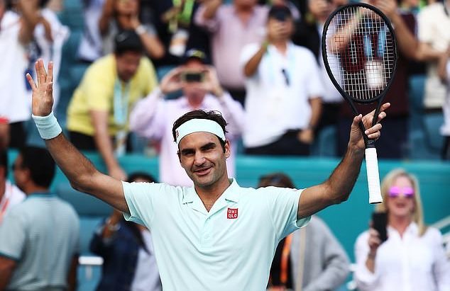 Roger Federer 'tốc hành' vào tứ kết Miami Open
