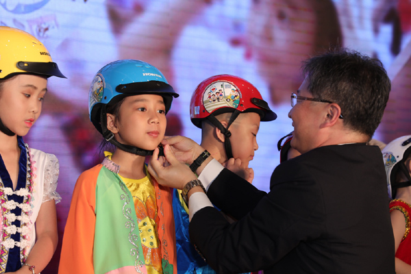 Gần 2 triệu mũ bảo hiểm Honda VN dành cho trẻ em