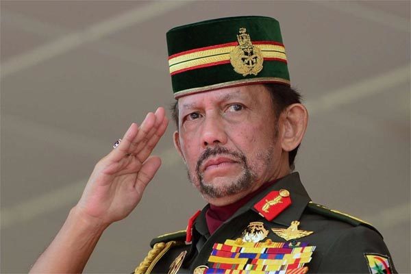 Brunei sẽ tử hình bằng ném đá tội ngoại tình và quan hệ đồng tính