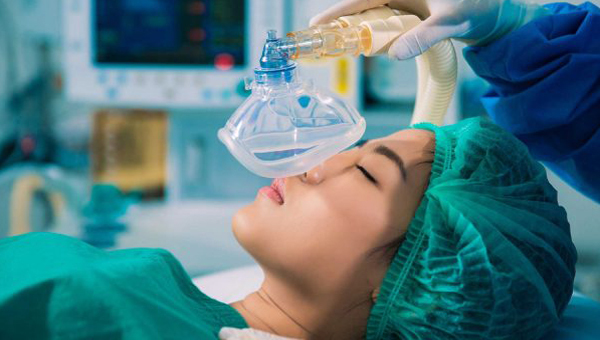 Gây mê thất bại, người phụ nữ đau đớn tỉnh dậy khi phẫu thuật nhưng không ai biết