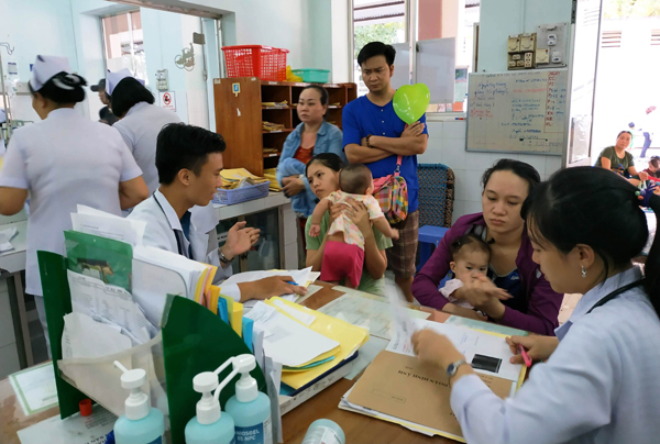 Sài Gòn nắng nóng gay gắt, 10.000 trẻ ồ ạt nhập viện mỗi ngày