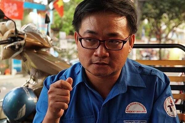 Thầy giáo cho học sinh đóng cảnh 