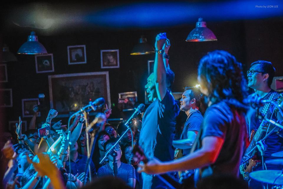 Bức Tường vẫn 'cháy' hết mình trong sinh nhật 24 tuổi