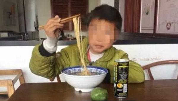 Cậu bé 10 tuổi bị suy thận, bác sĩ cảnh báo 3 loại thực phẩm cực hại