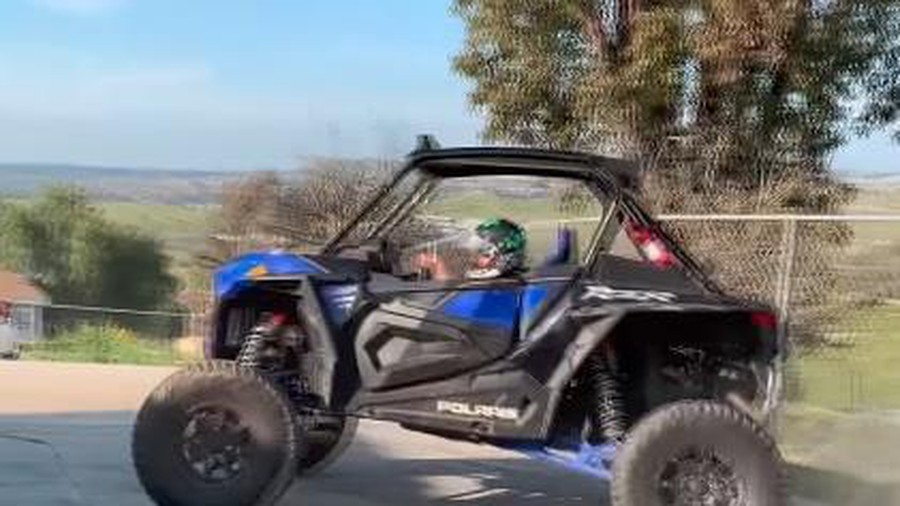 Bé trai 10 tuổi trổ tài drift xe địa hình điêu luyện